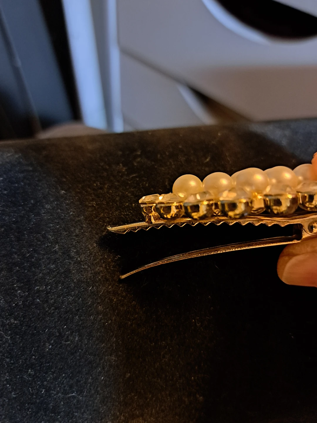 Gold tone pearl and rhinestone hair clip - photo 2