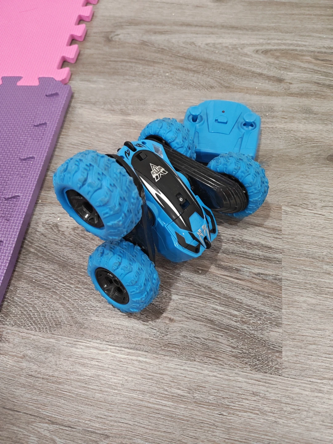 Blue RC Stunt Car with Remote Control - photo 2