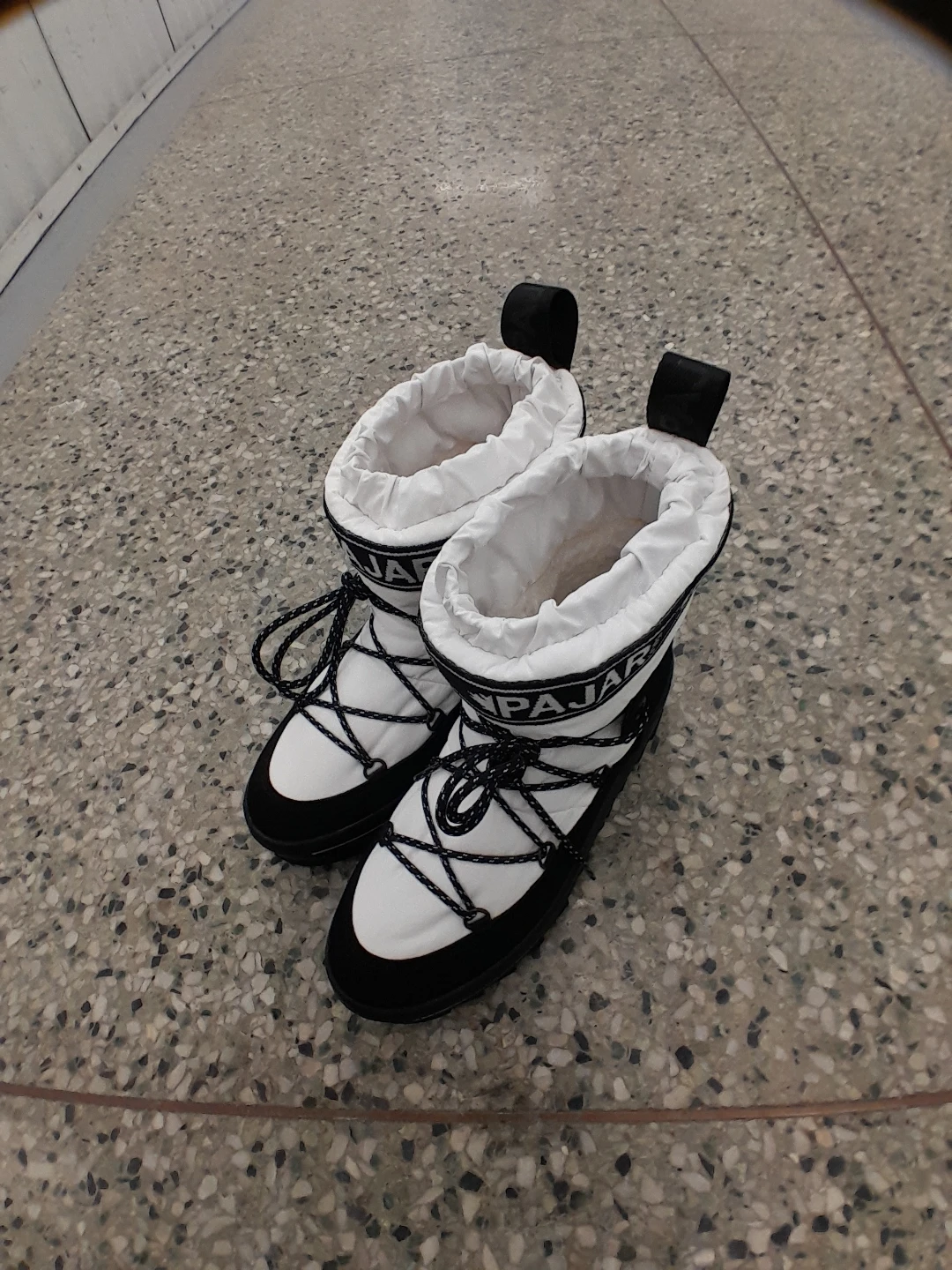 Pajar Winter Boots - Black and White Classic Women's Size 7 - photo 2