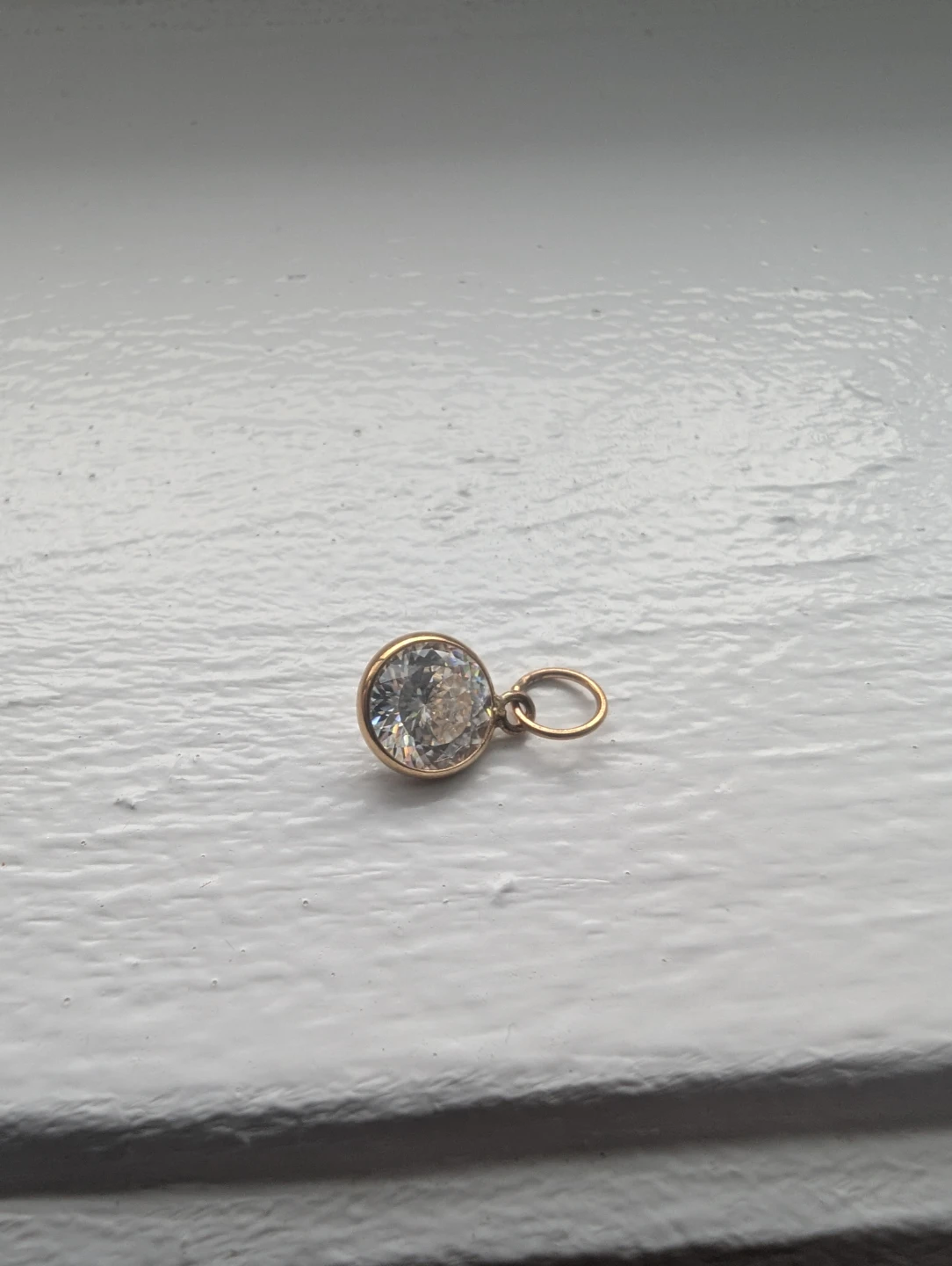 Brand New 10KT Gold Moissanite Necklace Pendant For Sale