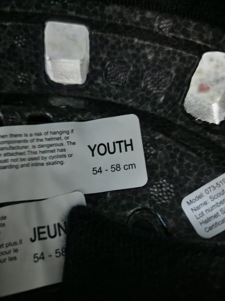 Kids Youth helmet in very good condition with adjustor - photo 3