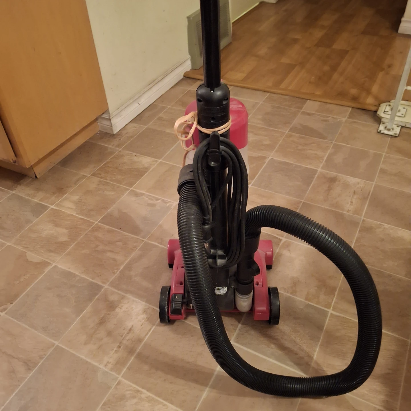 Dirt Devil Lite Bagless Upright Vacuum * minor flaw* - photo 4