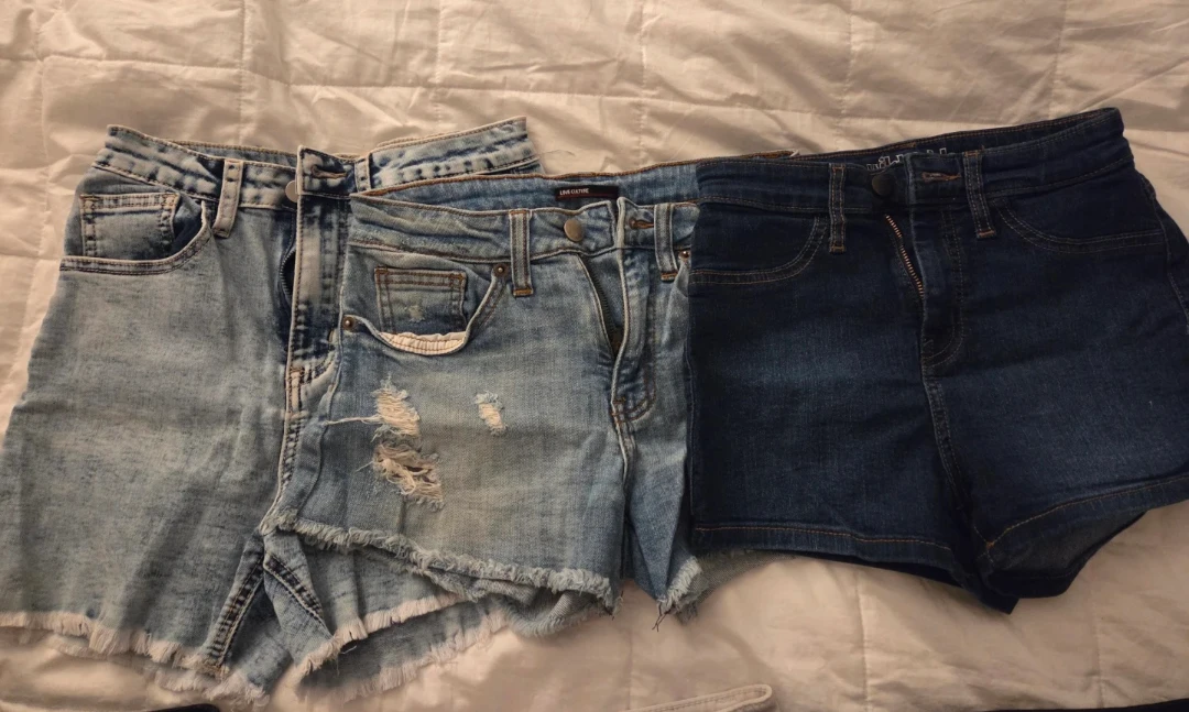Lot of 8 Women's Shorts - photo 2