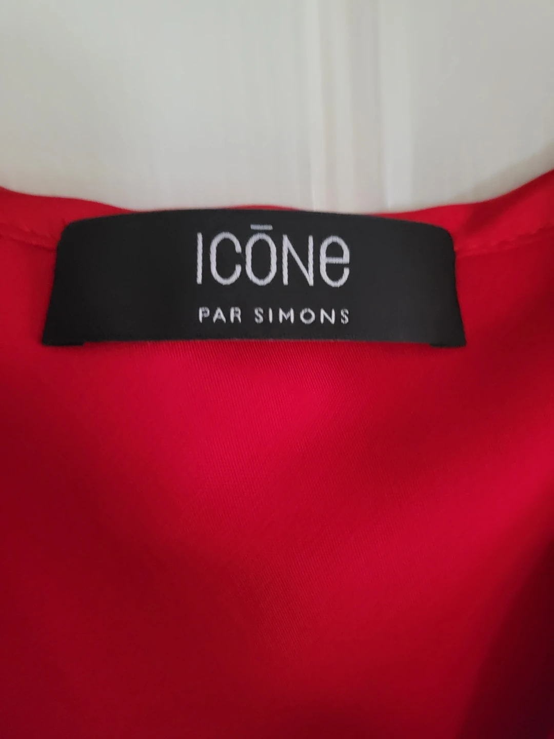 ICONe PAR SIMONS Red V-Neck Wrap Dress - photo 4