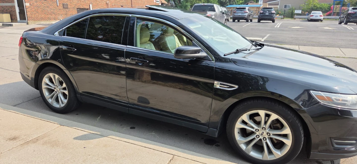 Black Ford Taurus Sedan engine seized - photo 4