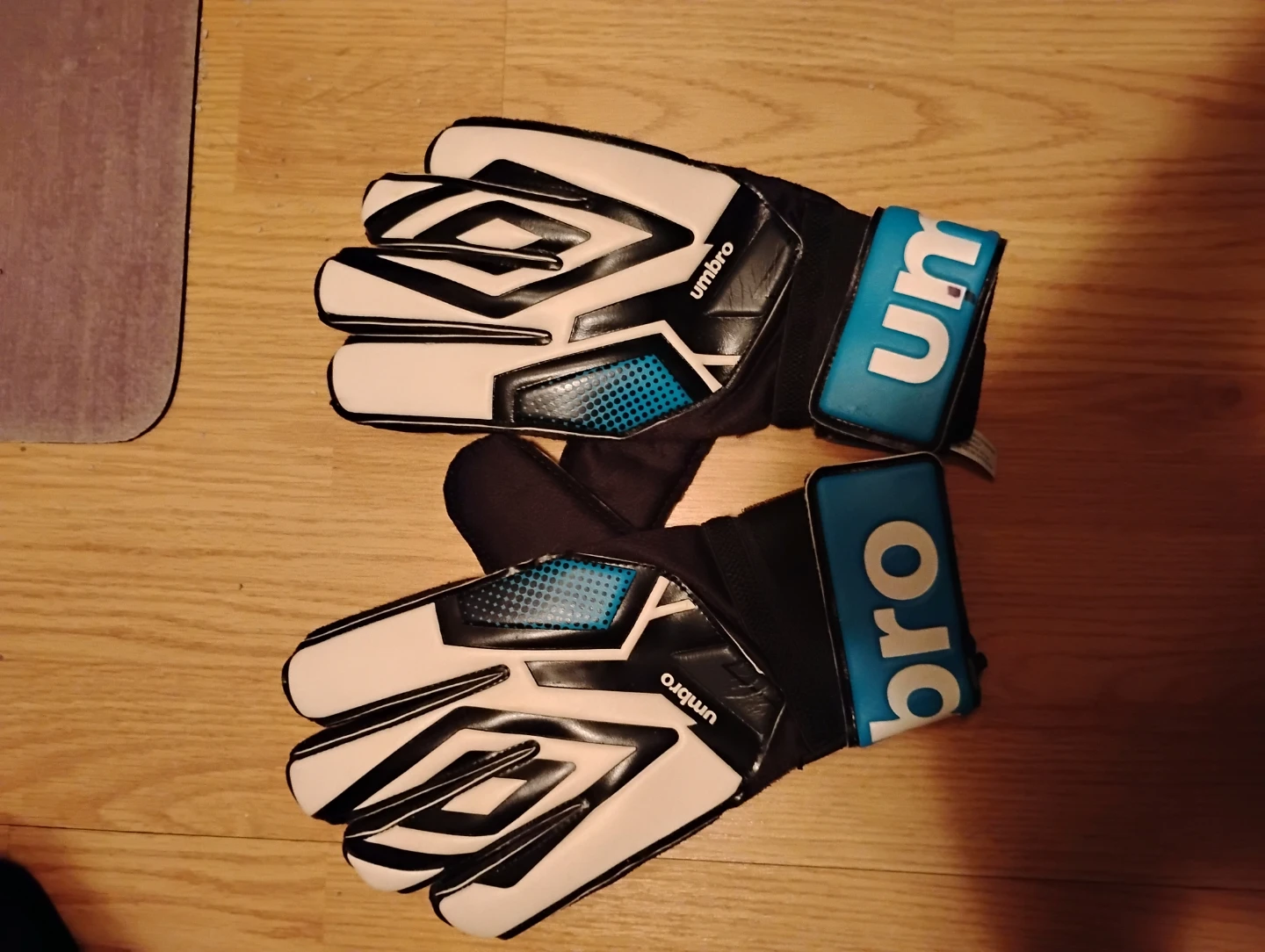UMBRO Goalkeeper Gloves 🥕🥕🥕