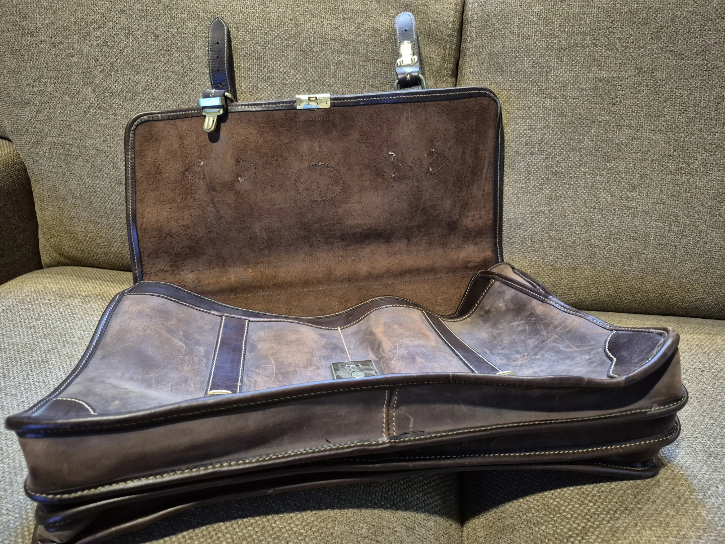 ROOTS Heavy Duty Rustic Brown Leather Briefcase - photo 4