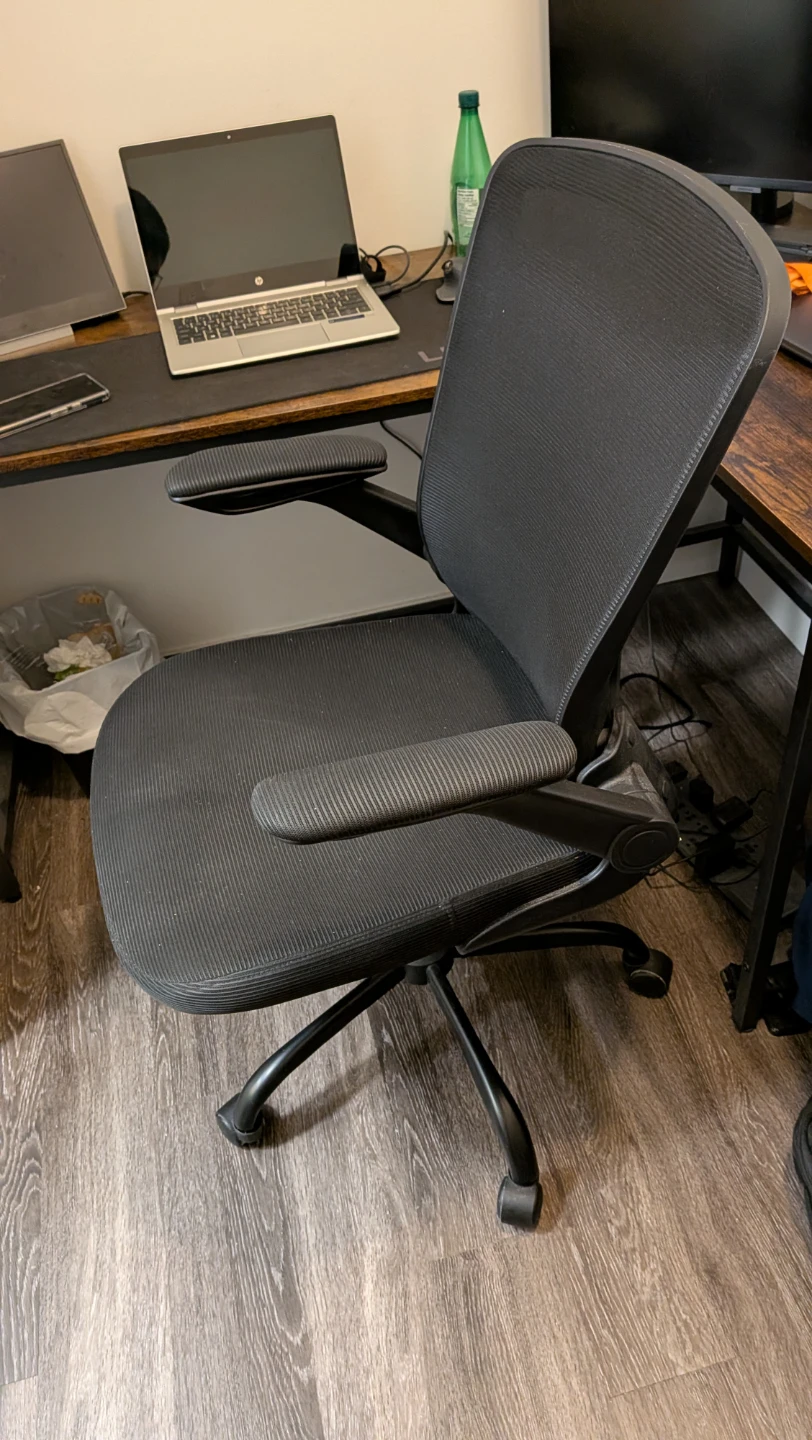 Black Ergonomic Mesh Office Chair - photo 2