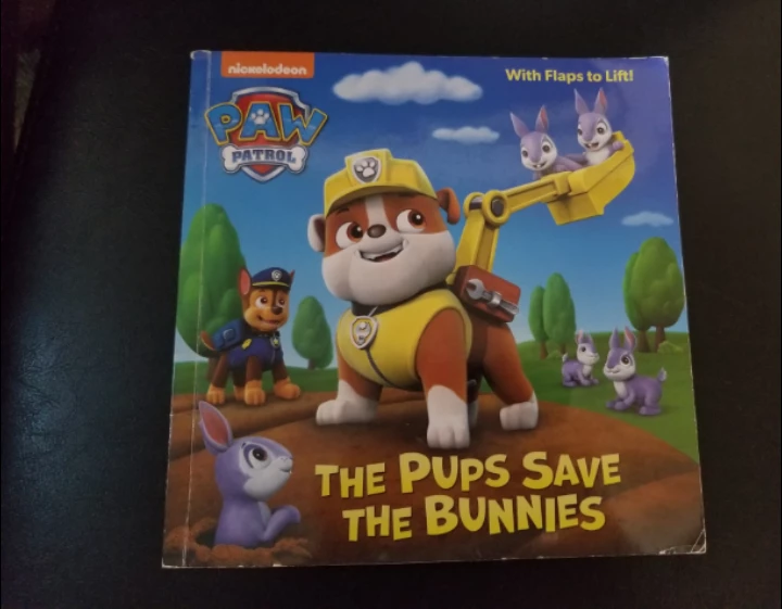 Paw Patrol: The Pups Save the Bunnies Book🏆