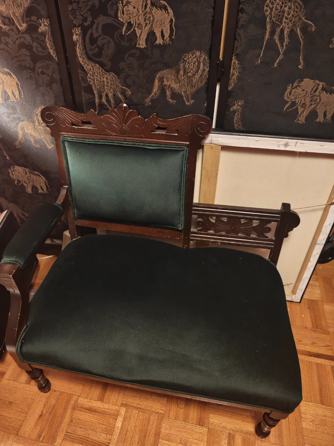 Vintage Accent Chair - Dark Wood and Green Velvet - photo 4
