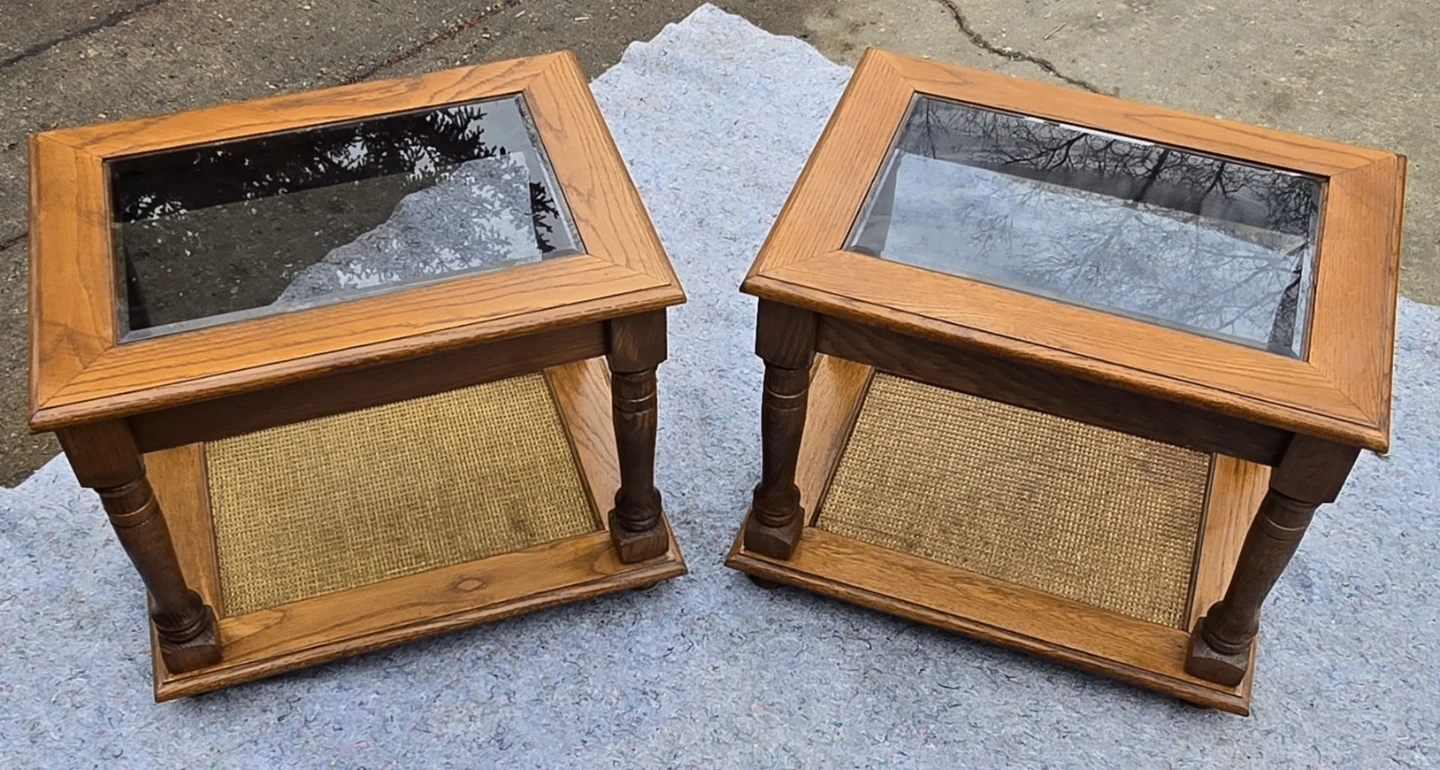 Set of 2 Oak End Tables with Glass Top and Wicker Shelf - photo 2