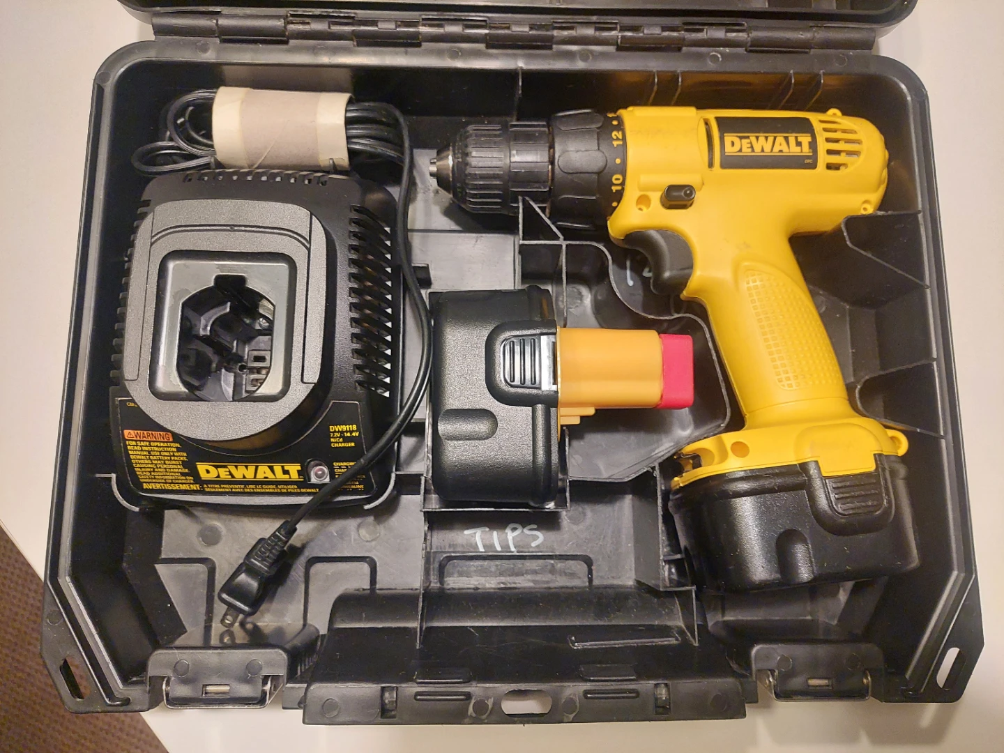 Dewalt Cordless Drill Kit / 12V - photo 2