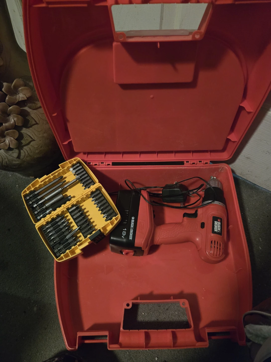 Black & Decker 18V Cordless Drill with Bit Set - photo 2