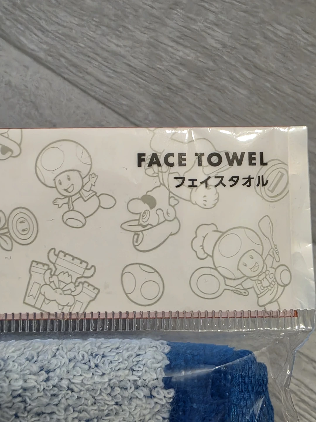 Super Nintendo World Mario Face Towel - photo 4