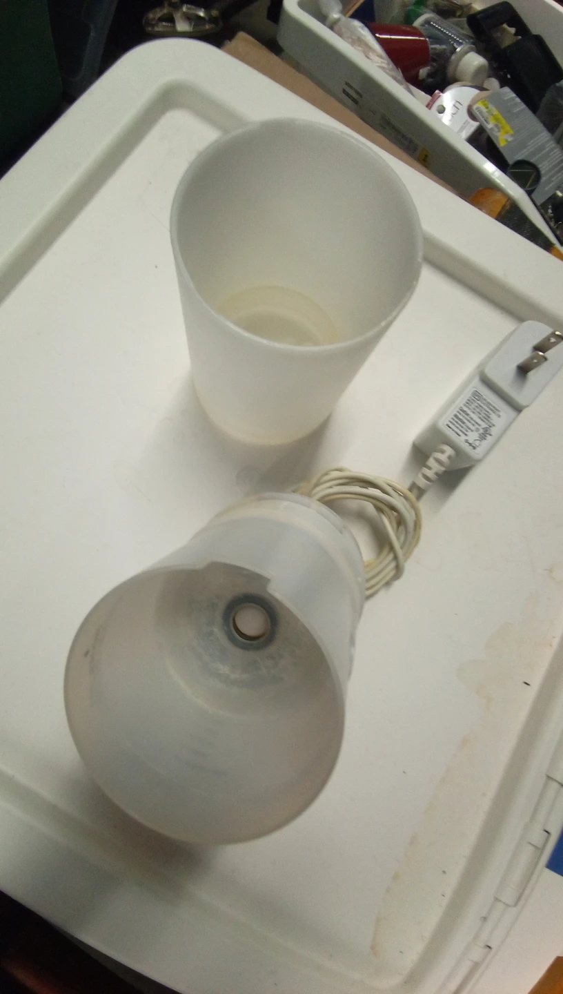 White Essential Oil Diffuser color changing light. - photo 3