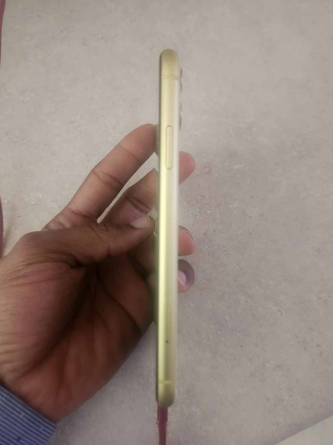 Apple iPhone 11 - Yellow - photo 3