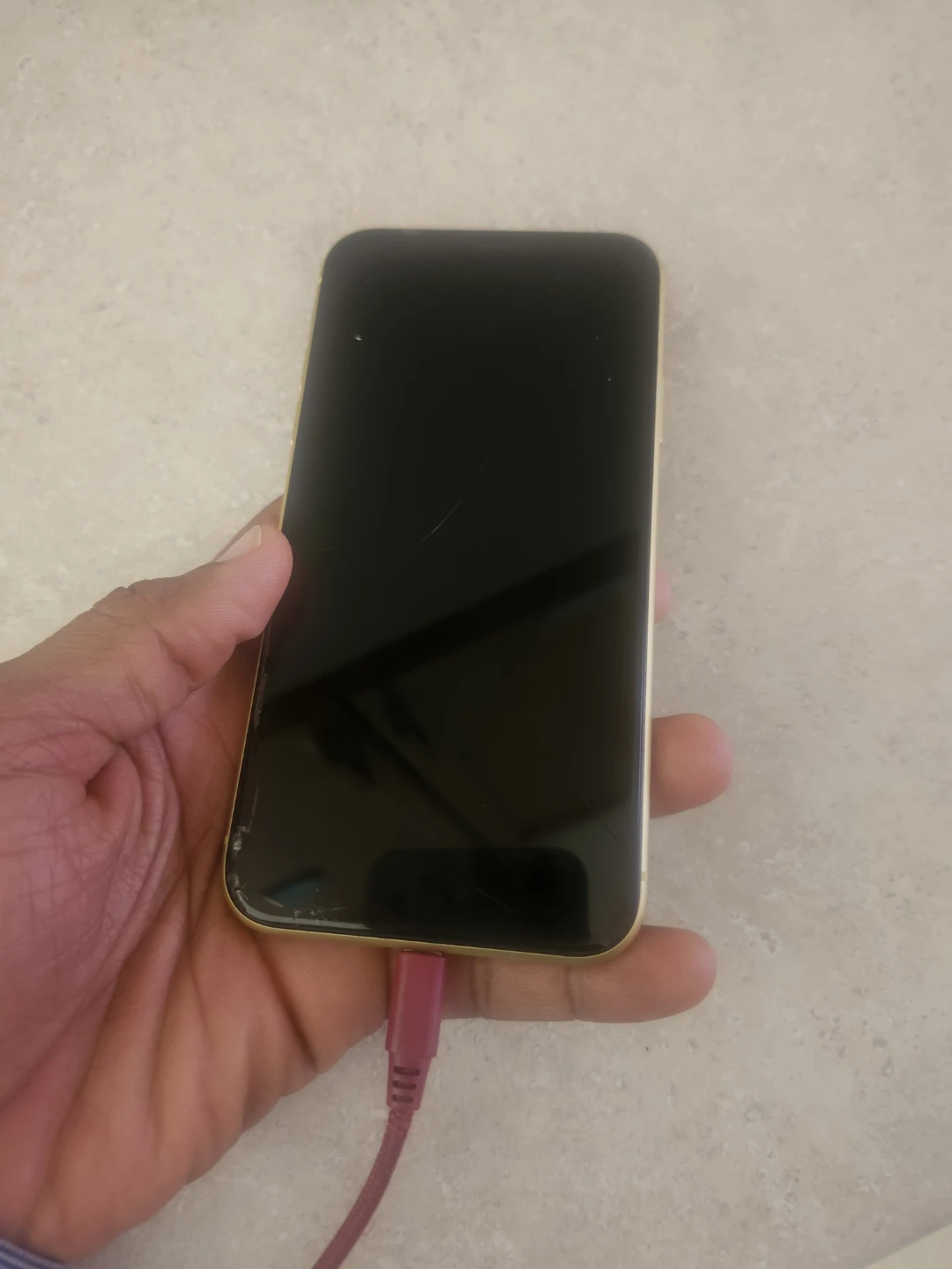 Apple iPhone 11 - Yellow - photo 5