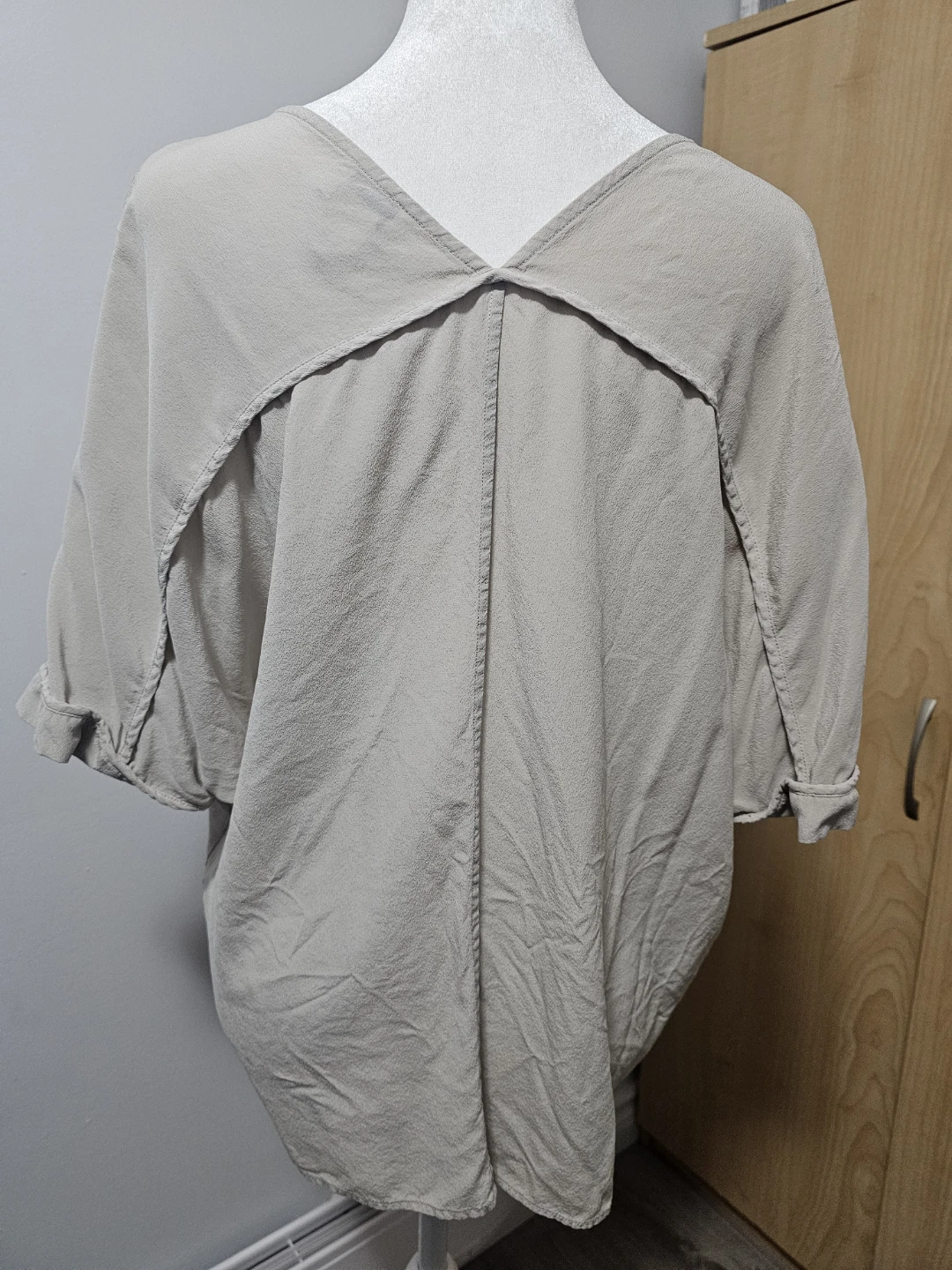 Club Monaco 100% Silk V-Neck Top - S/P - photo 2