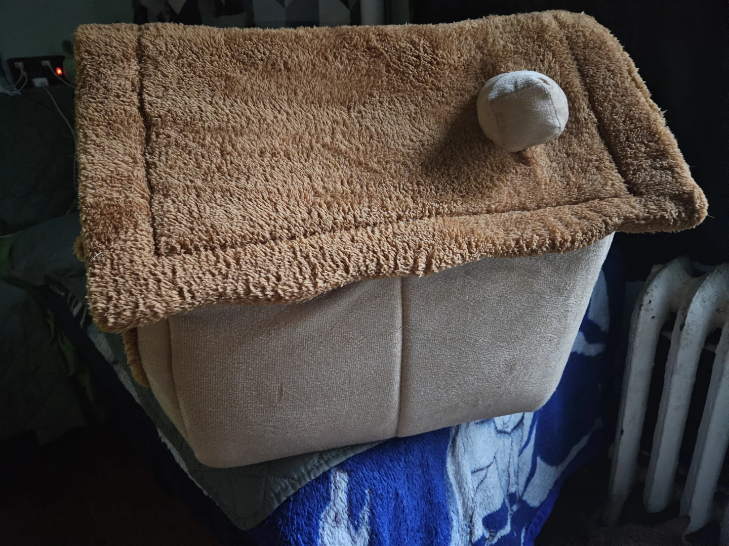 Plush Pet House Bed - photo 3