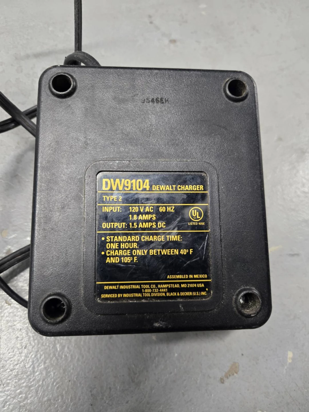 DEWALT DW9104 1.8 Amps 120V AC Battery Charger - photo 2