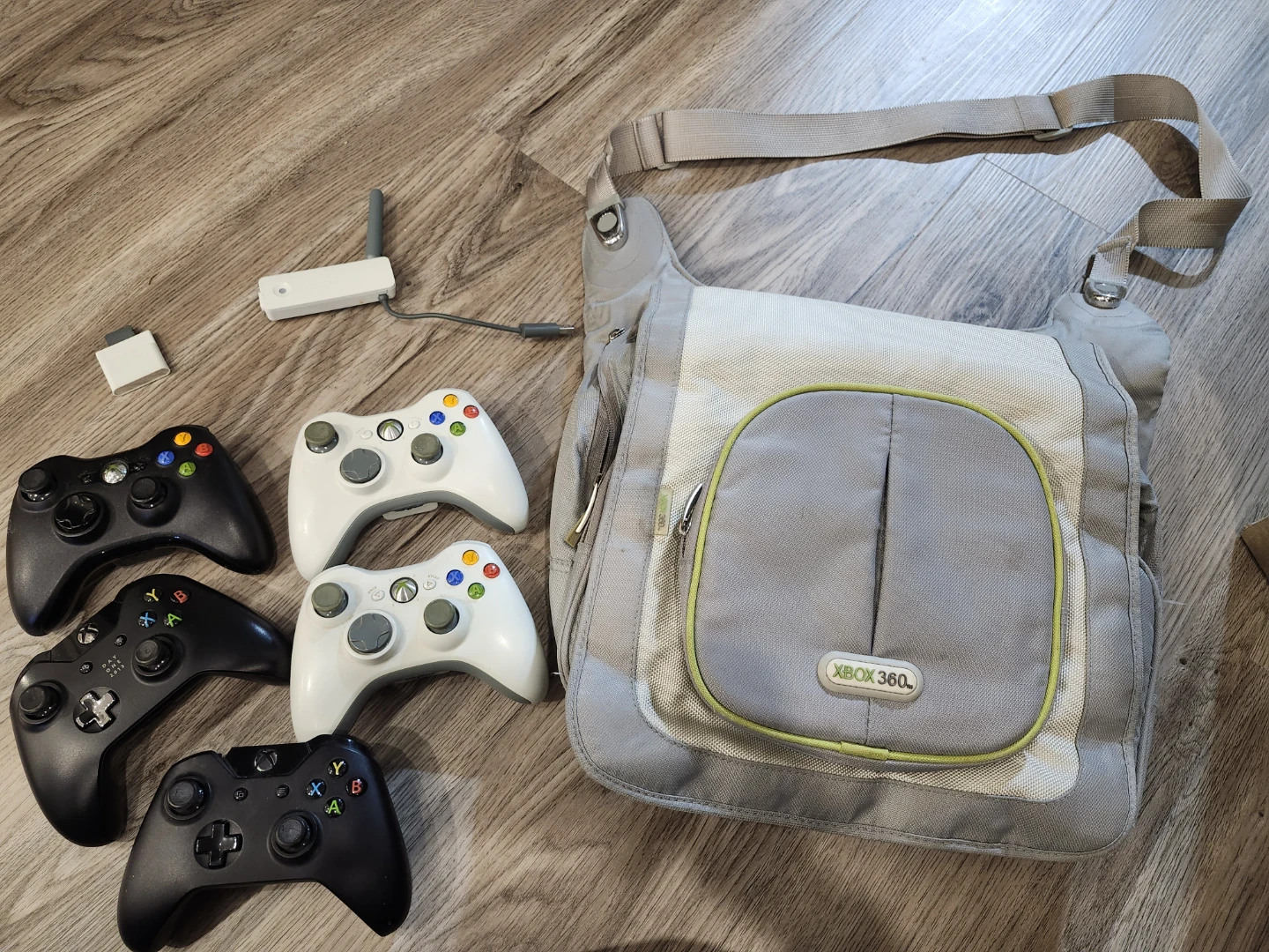 Xbox 360 Wireless Controllers and Accessories Bag