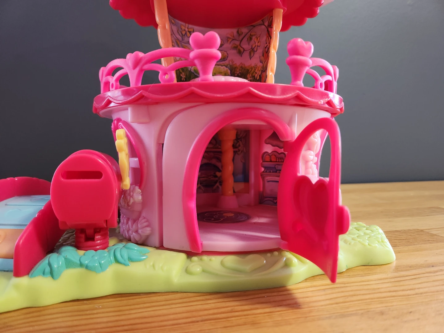 My Little Pony Pinkie Pie's Balloon House in Ponyville - photo 5