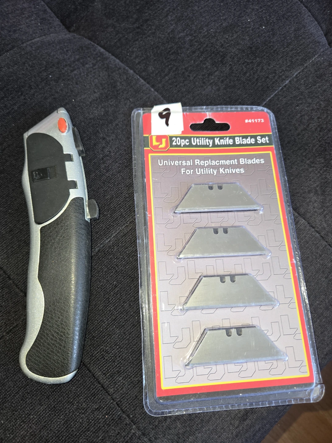 Utility Knife with 20pc Replacement Blade Set