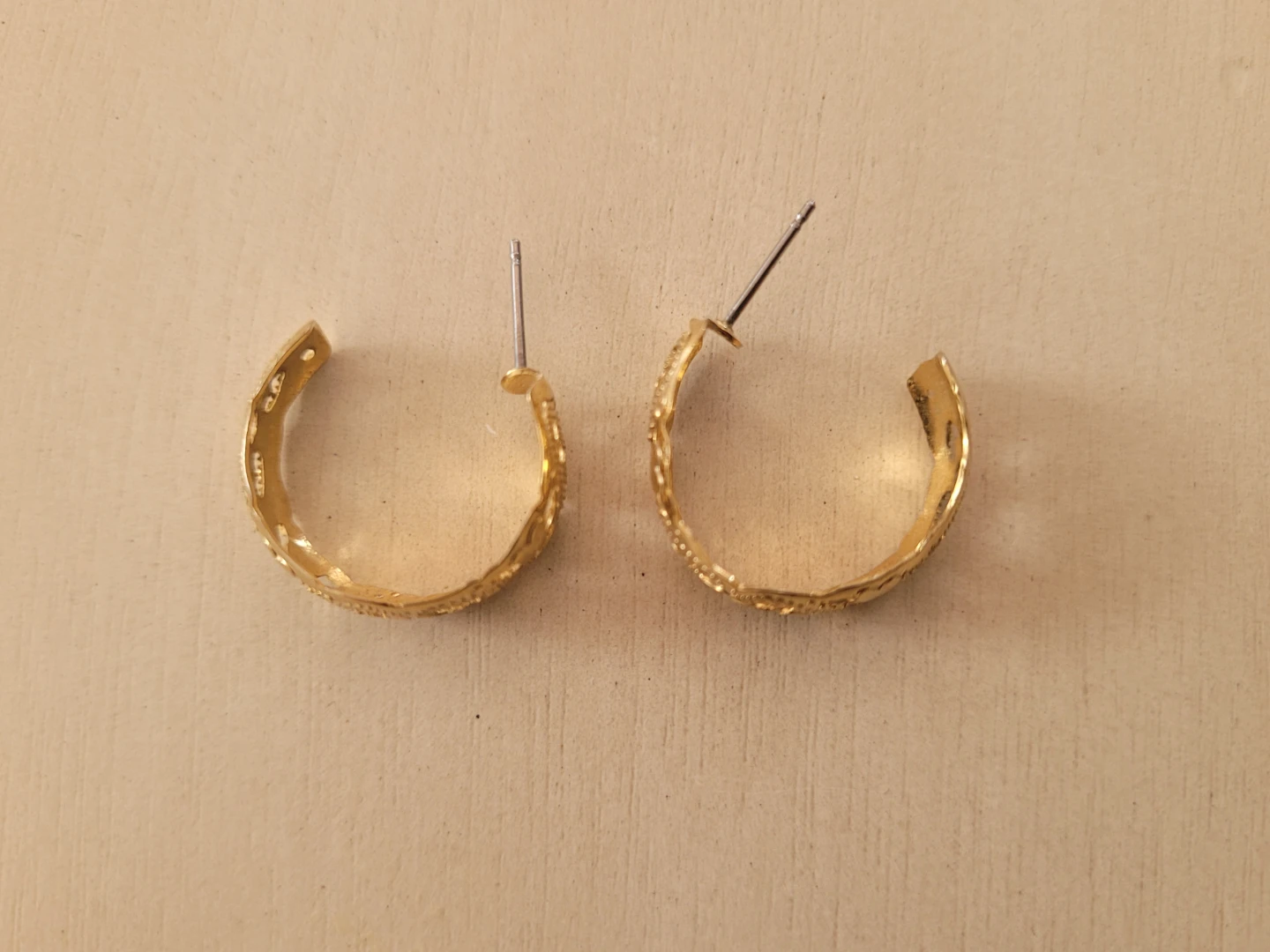 Gold Tone Filigree Hoop Earrings - photo 2