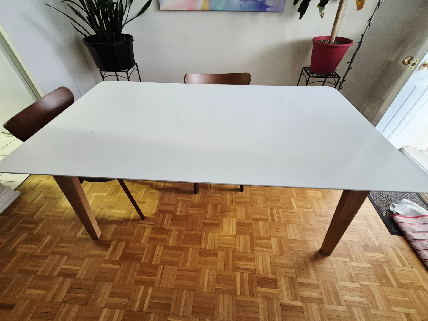 White Top Dining Table with Wooden Legs