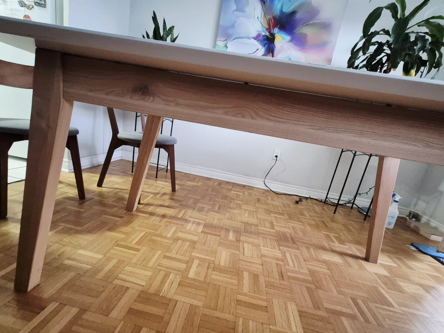 White Top Dining Table with Wooden Legs - photo 3