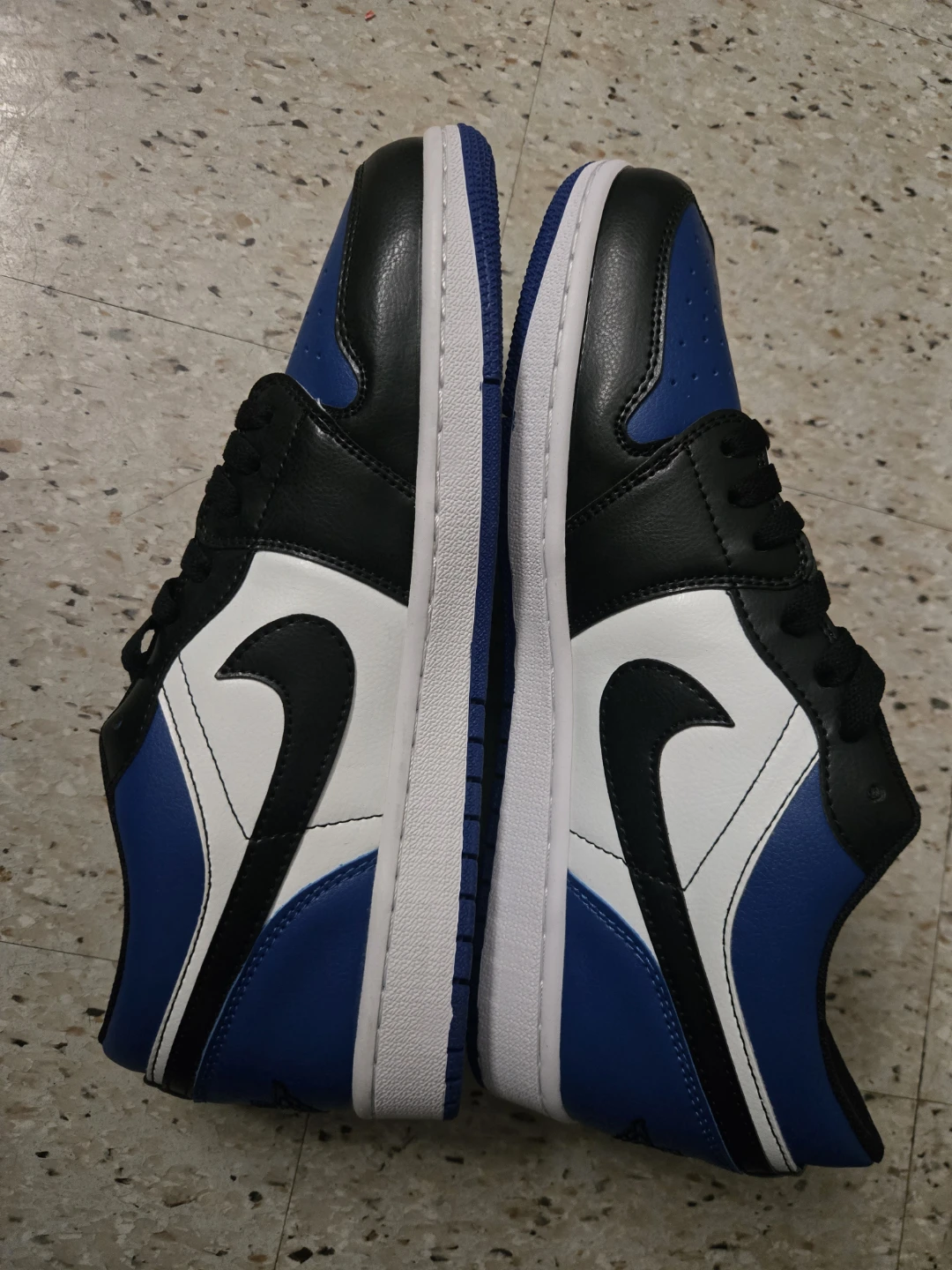 Air Jordan 1 Low Royal Toe Sneakers - photo 2