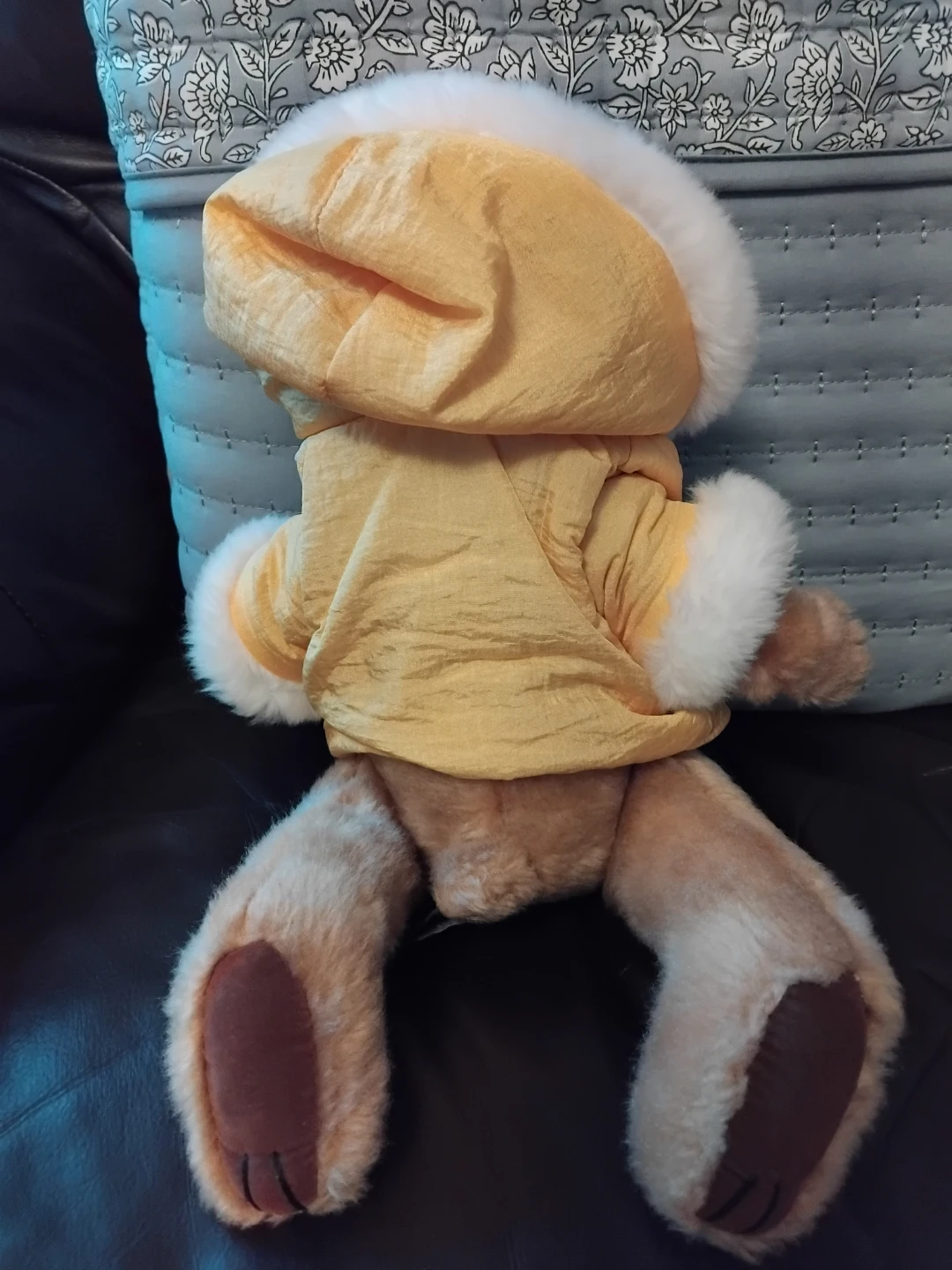 Gund "Hugsie" Teddy Bear with Yellow Winter Jacket - photo 3