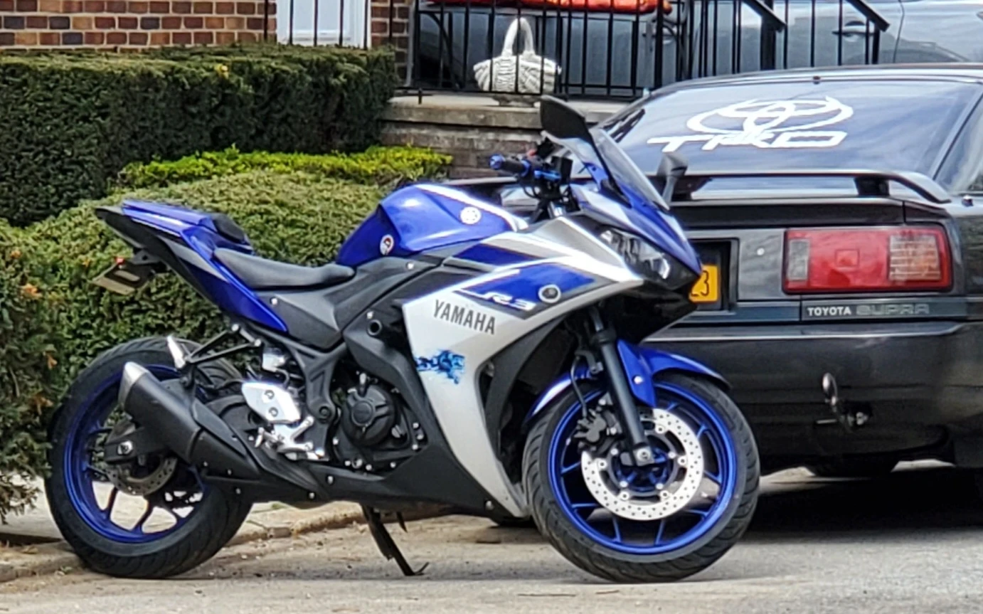 Yamaha R3 Motorcycle - Blue/Silver - photo 3