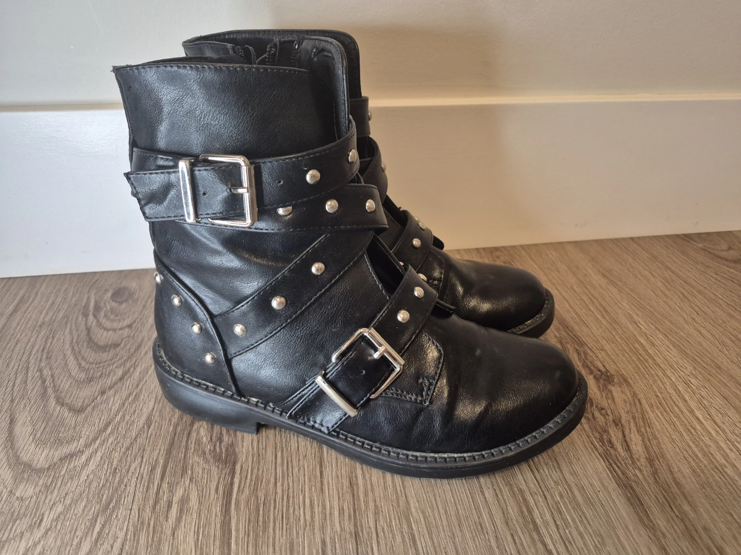 Used Black Studded Buckle Boots size 37 - photo 3