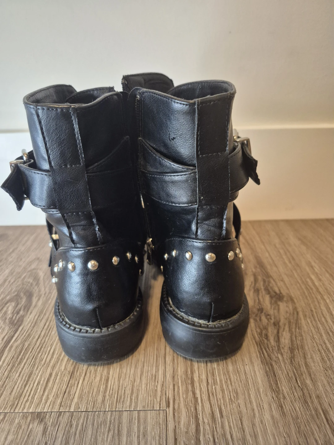 Used Black Studded Buckle Boots size 37 - photo 5