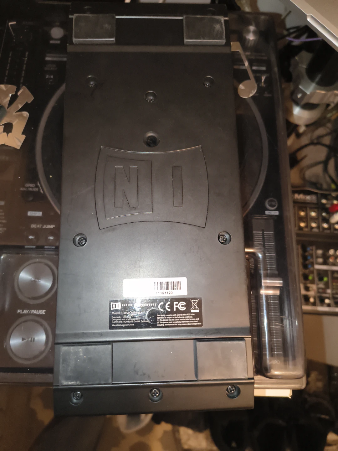 Native Instruments Traktor Kontrol X1 DJ Controller - photo 3