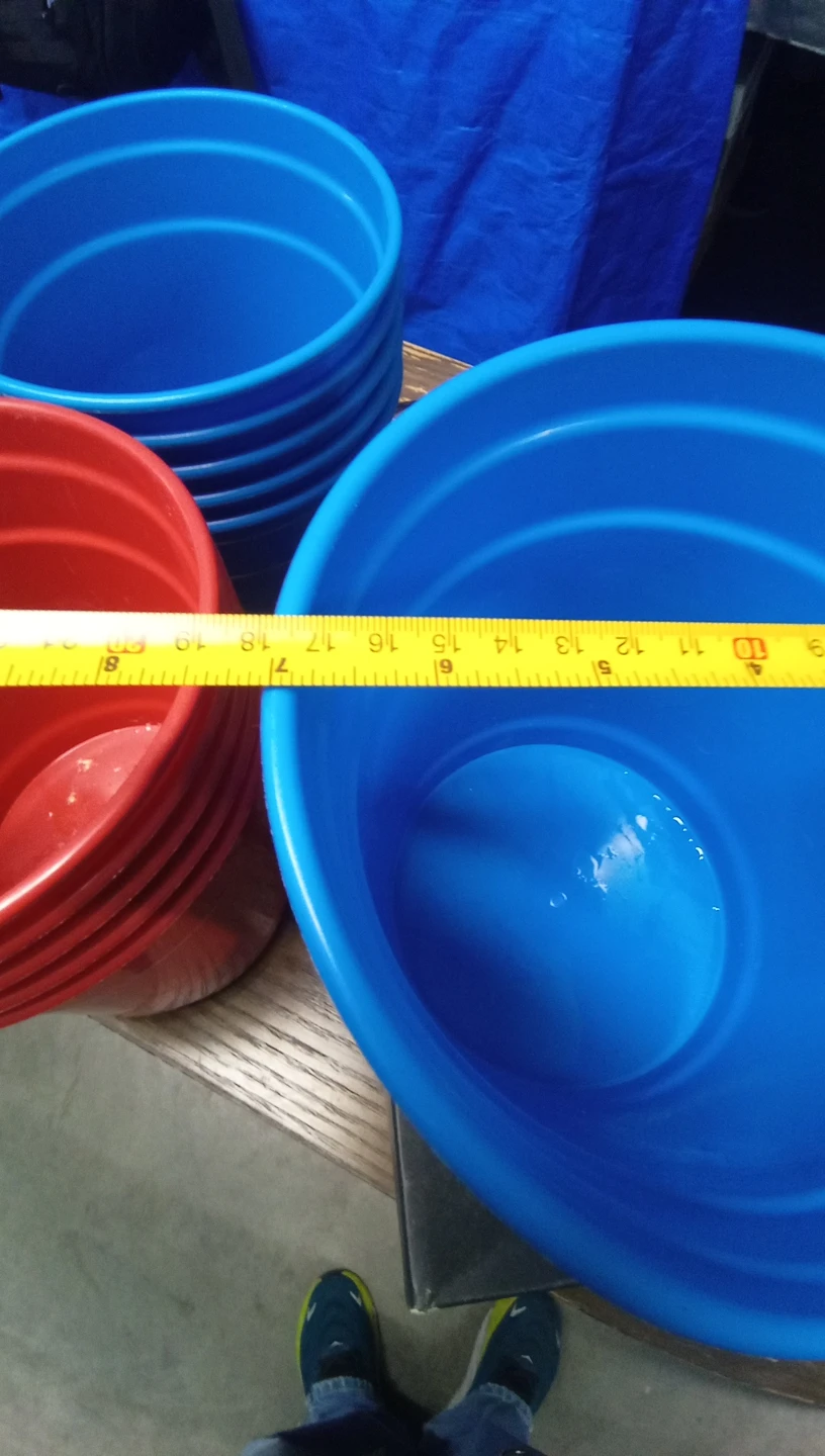 Red and Blue Plastic Pots - Set of 12 🥕 - photo 3