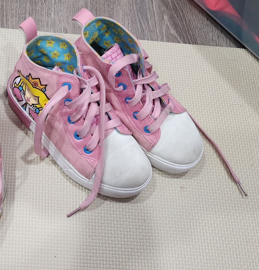 Girls Pink Princess Peach High Top Sneakers 🧡
