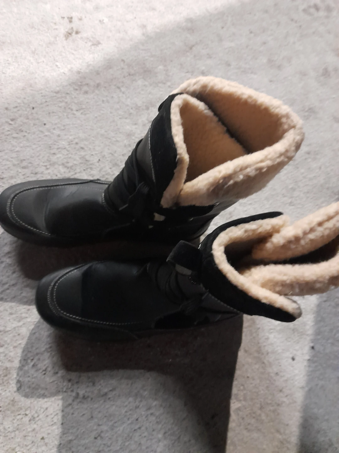 Black Winter Boots with Sherpa Lining 8.5-9 - photo 3
