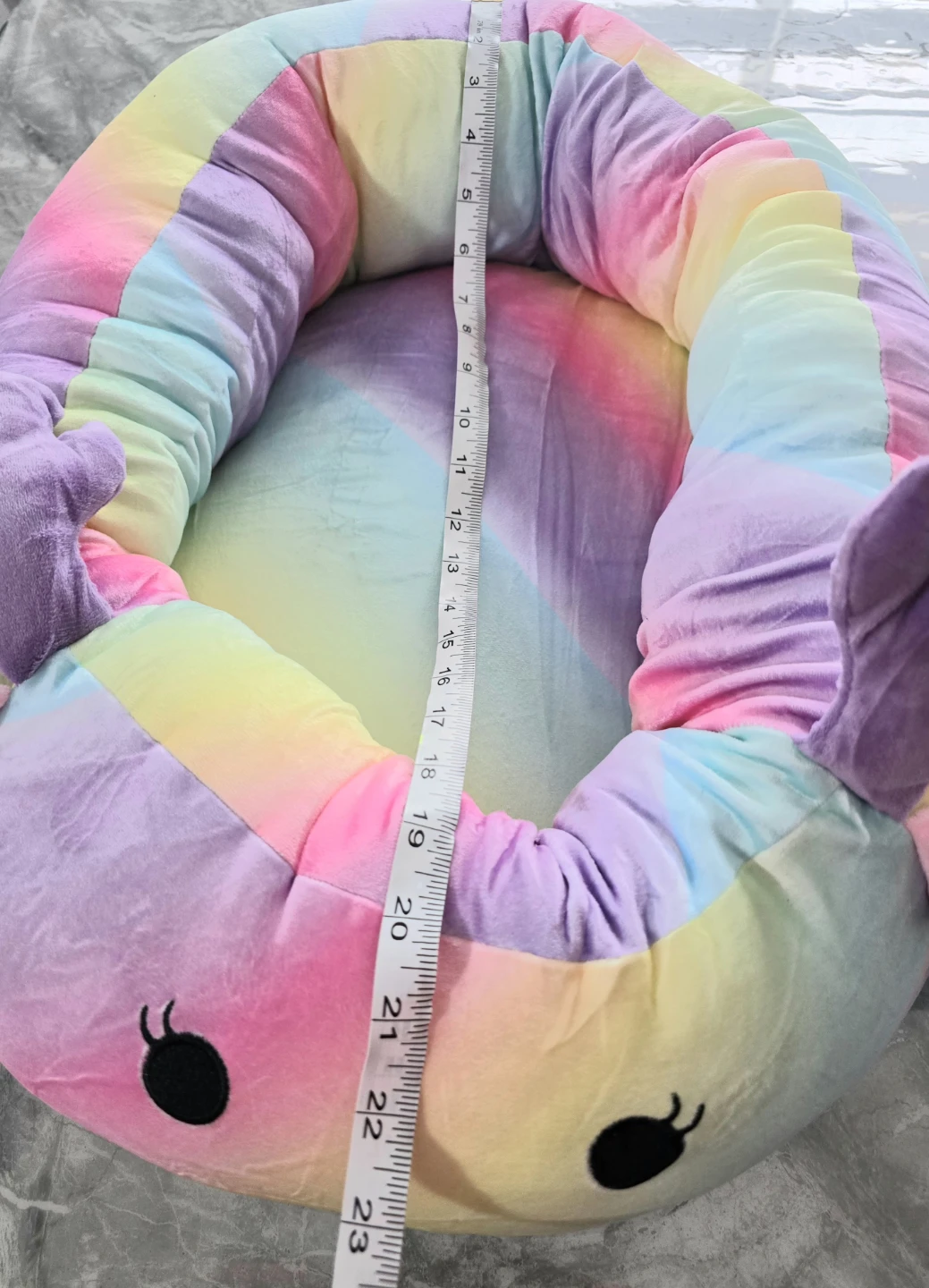 24" Rainbow Axolotl Pet Bed - photo 4