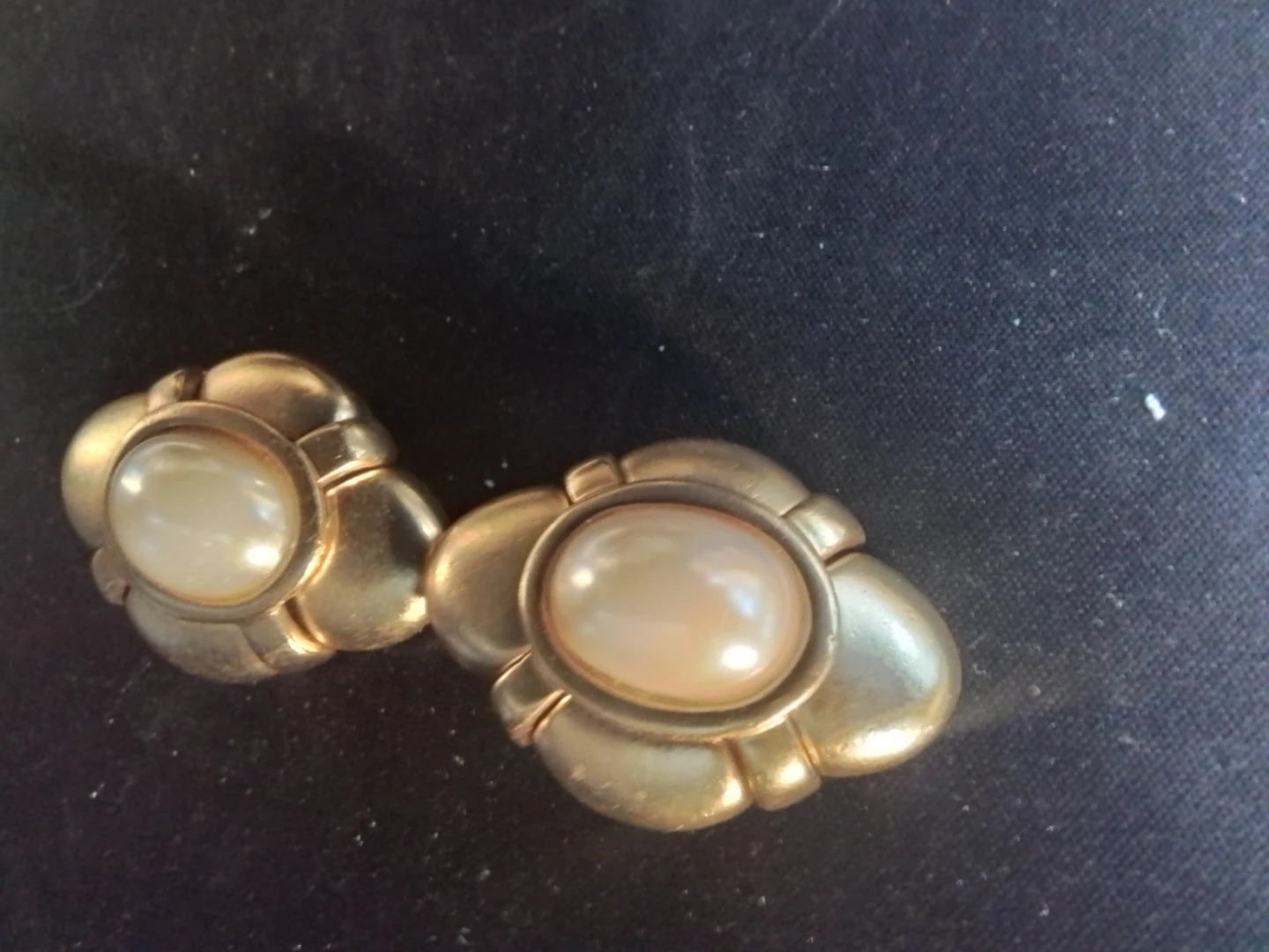 Vinatge Oval Pearl Style Gold Finish Earrings Clip Ons