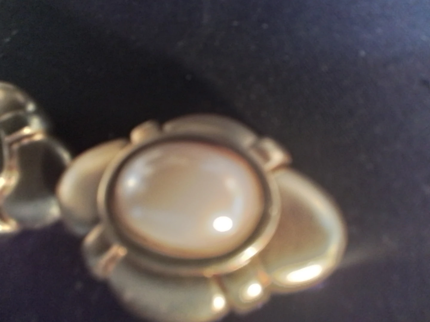 Vinatge Oval Pearl Style Gold Finish Earrings Clip Ons - photo 2
