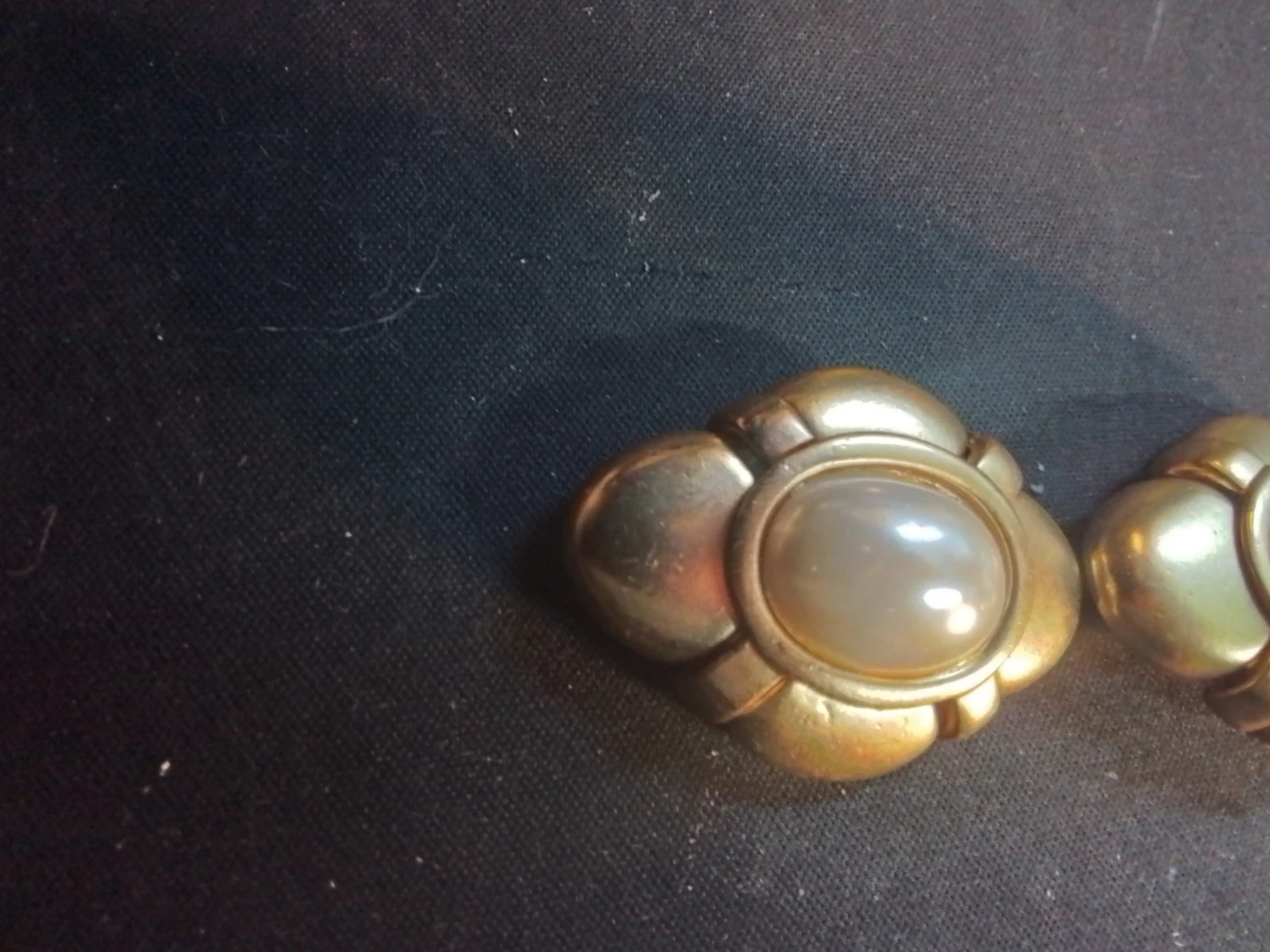 Vinatge Oval Pearl Style Gold Finish Earrings Clip Ons - photo 3