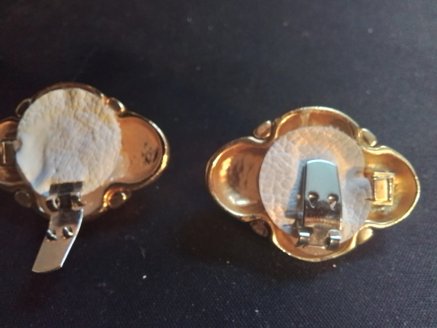 Vinatge Oval Pearl Style Gold Finish Earrings Clip Ons - photo 4