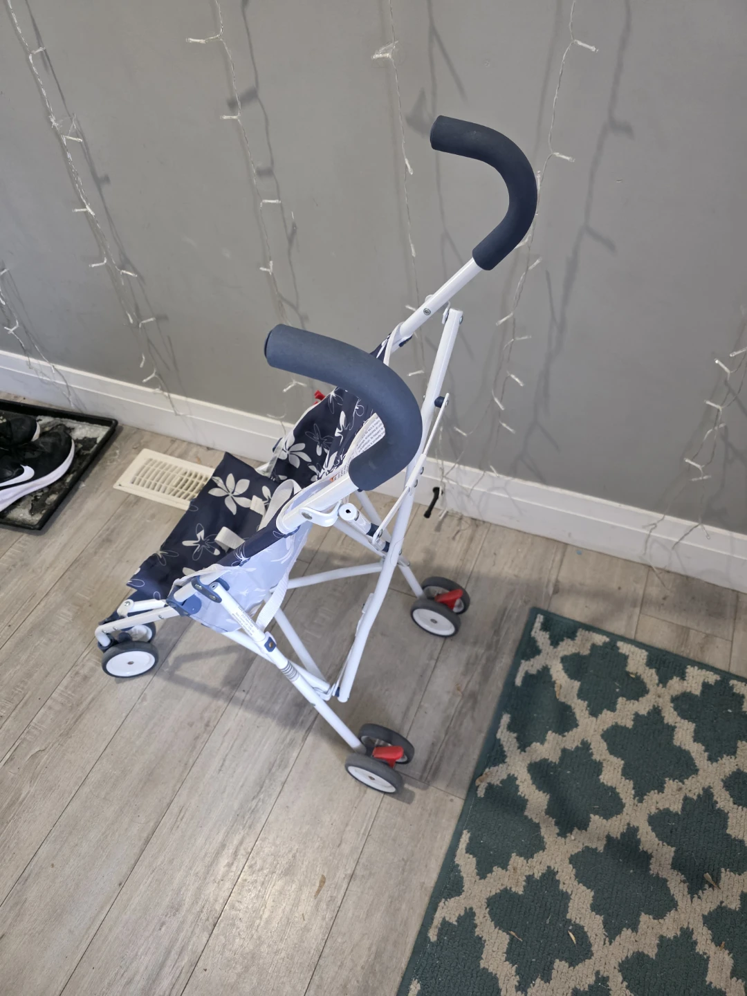 Blue and white Baby Stroller (Umbrella Stroller walmart) - photo 3
