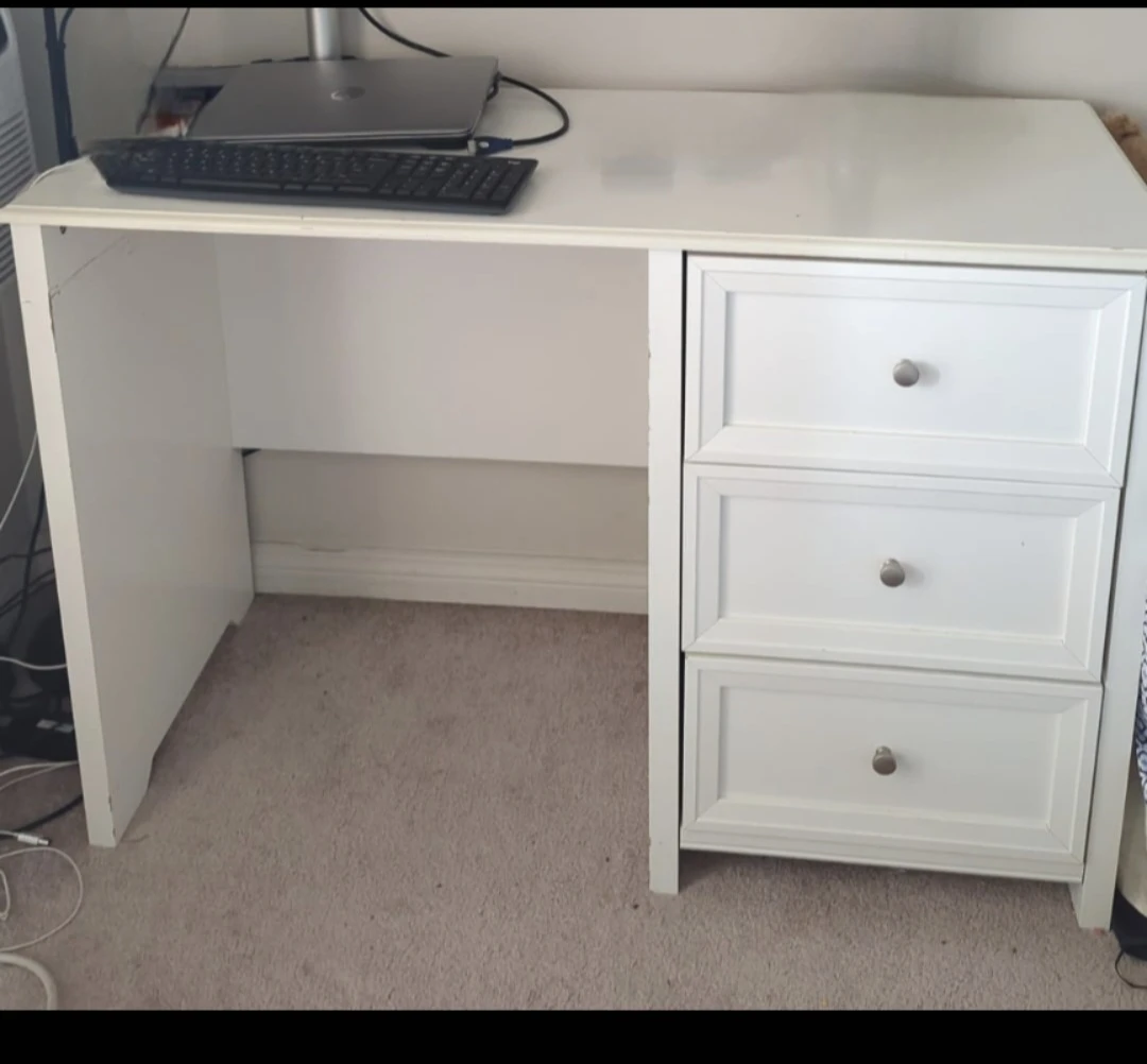 White desk with three drawers