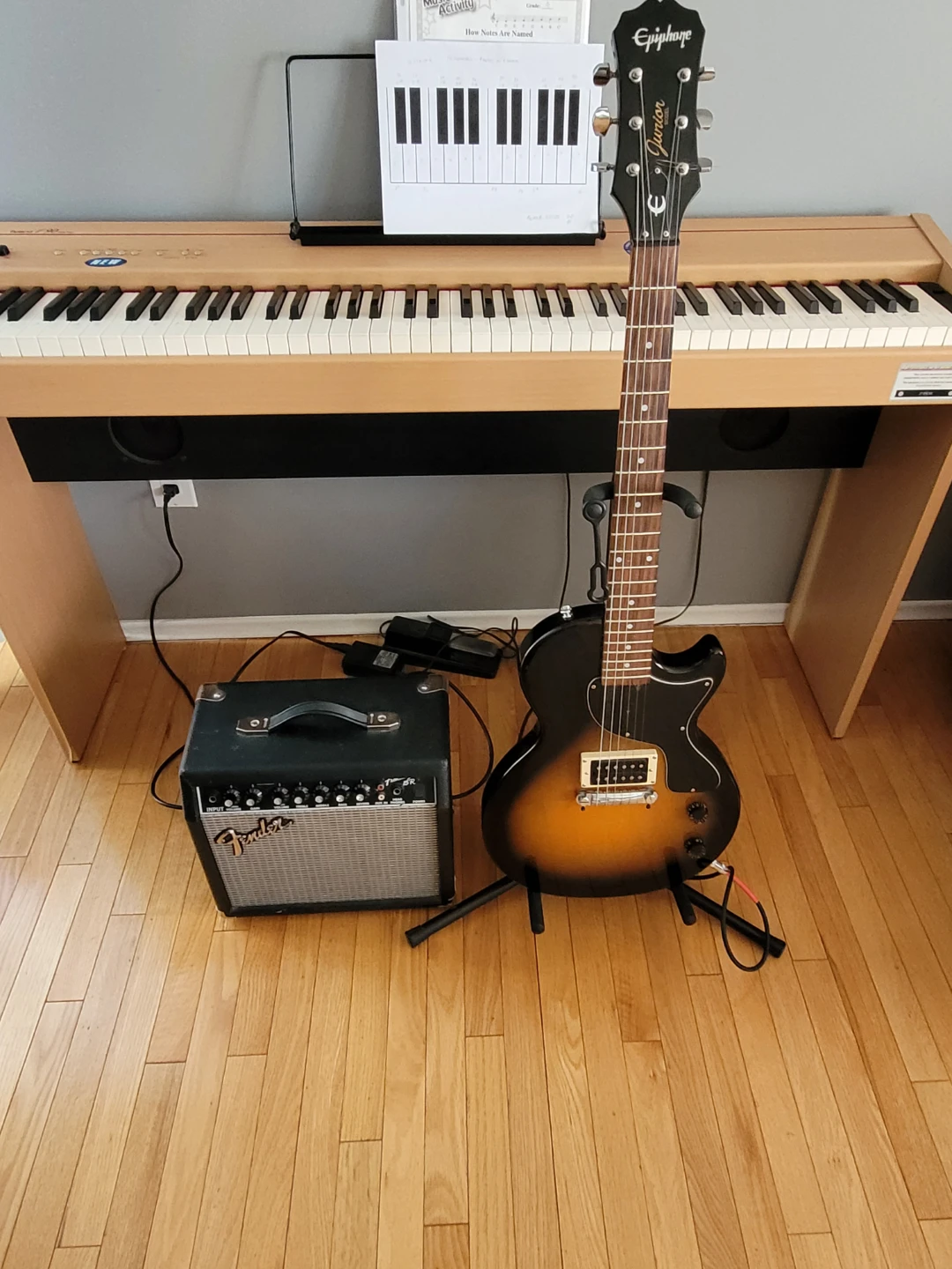 Epiphone Junior Electric Guitar with Fender Amplifier
