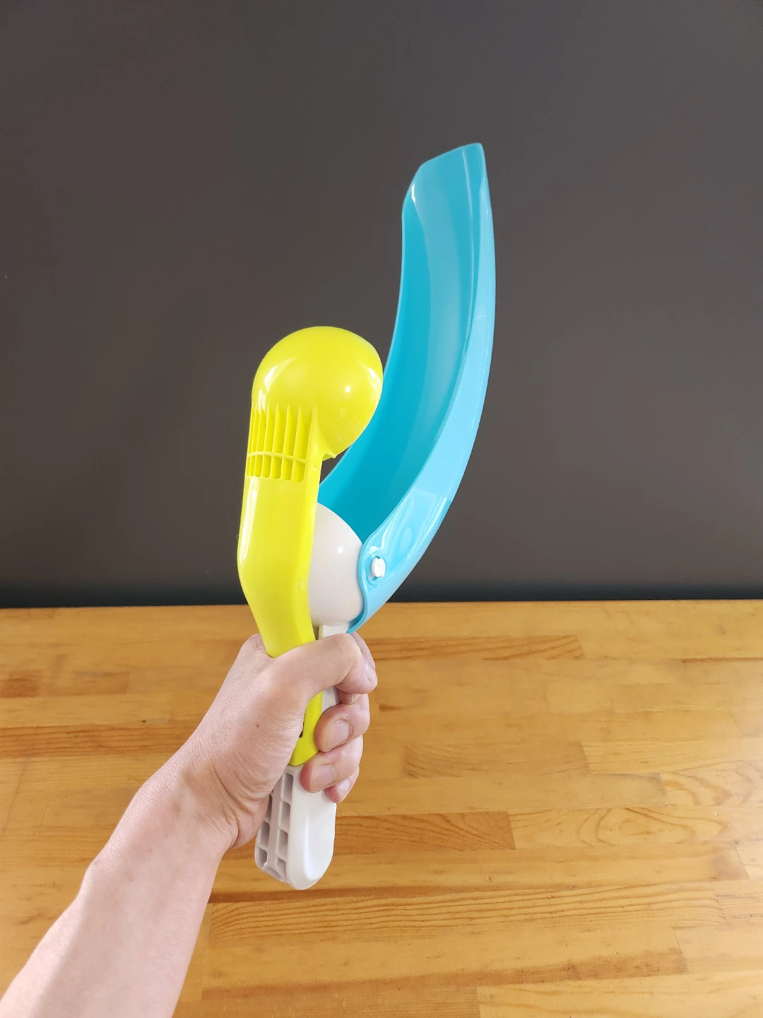 2-in-1 Snowball Maker and Launcher