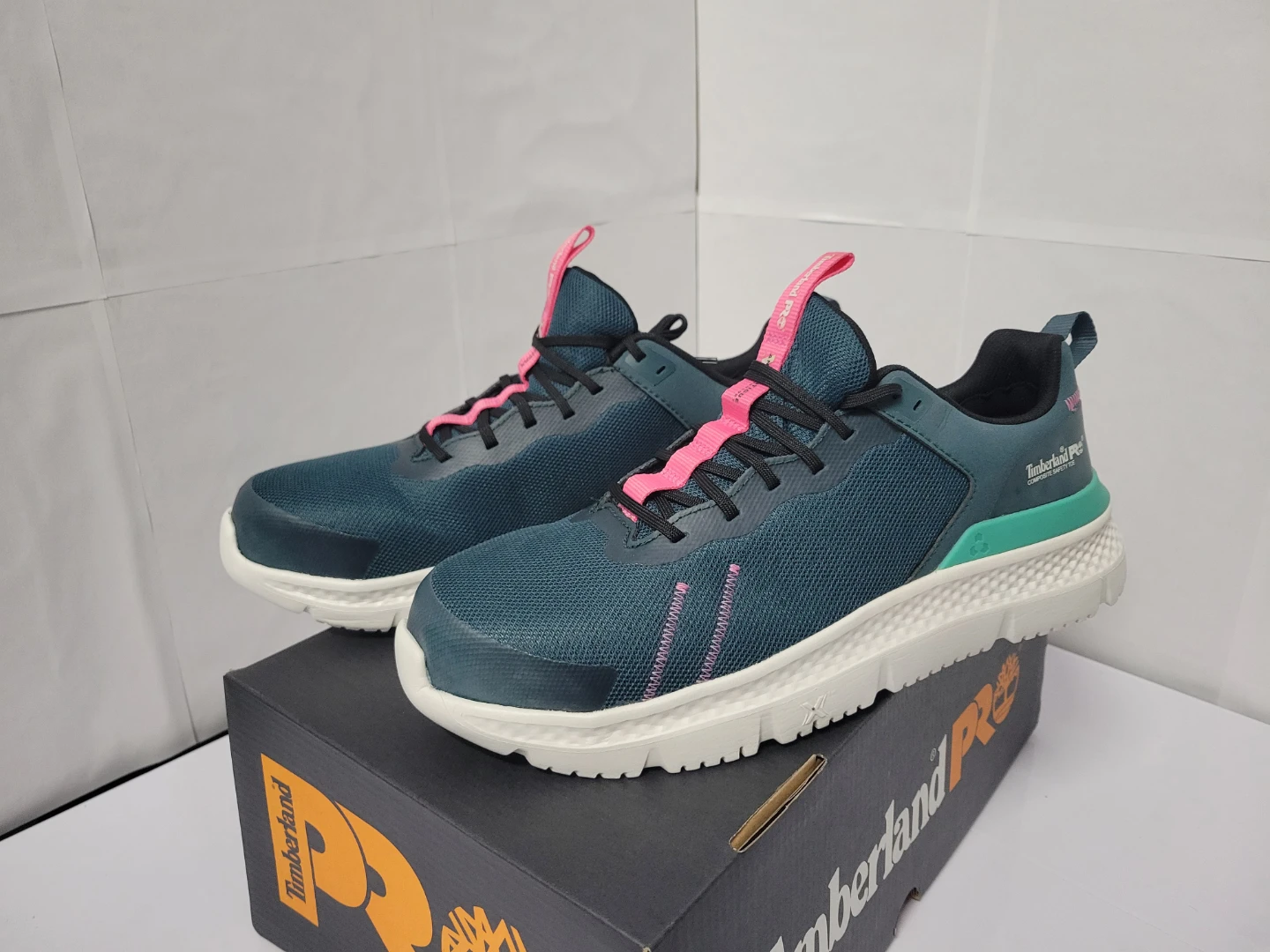 Women's Composite Toe Work Sneaker. NEW, never used - photo 2
