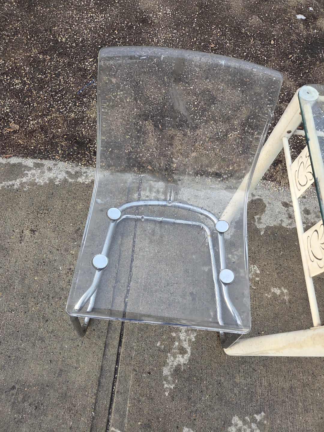 Glass patio table and Plastic Chairs set - photo 4